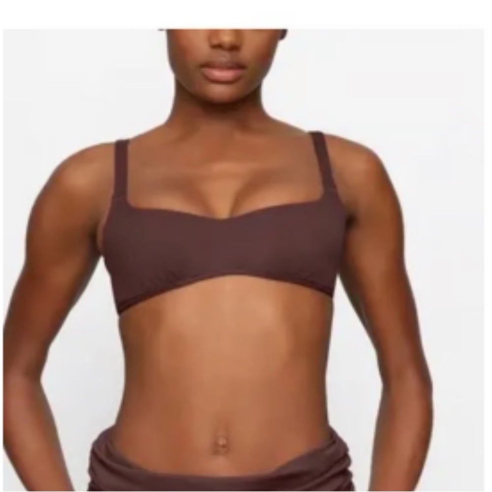 Skims Sculpting Ruched Underwire Bikini Top. Color Cocoa. Size XS